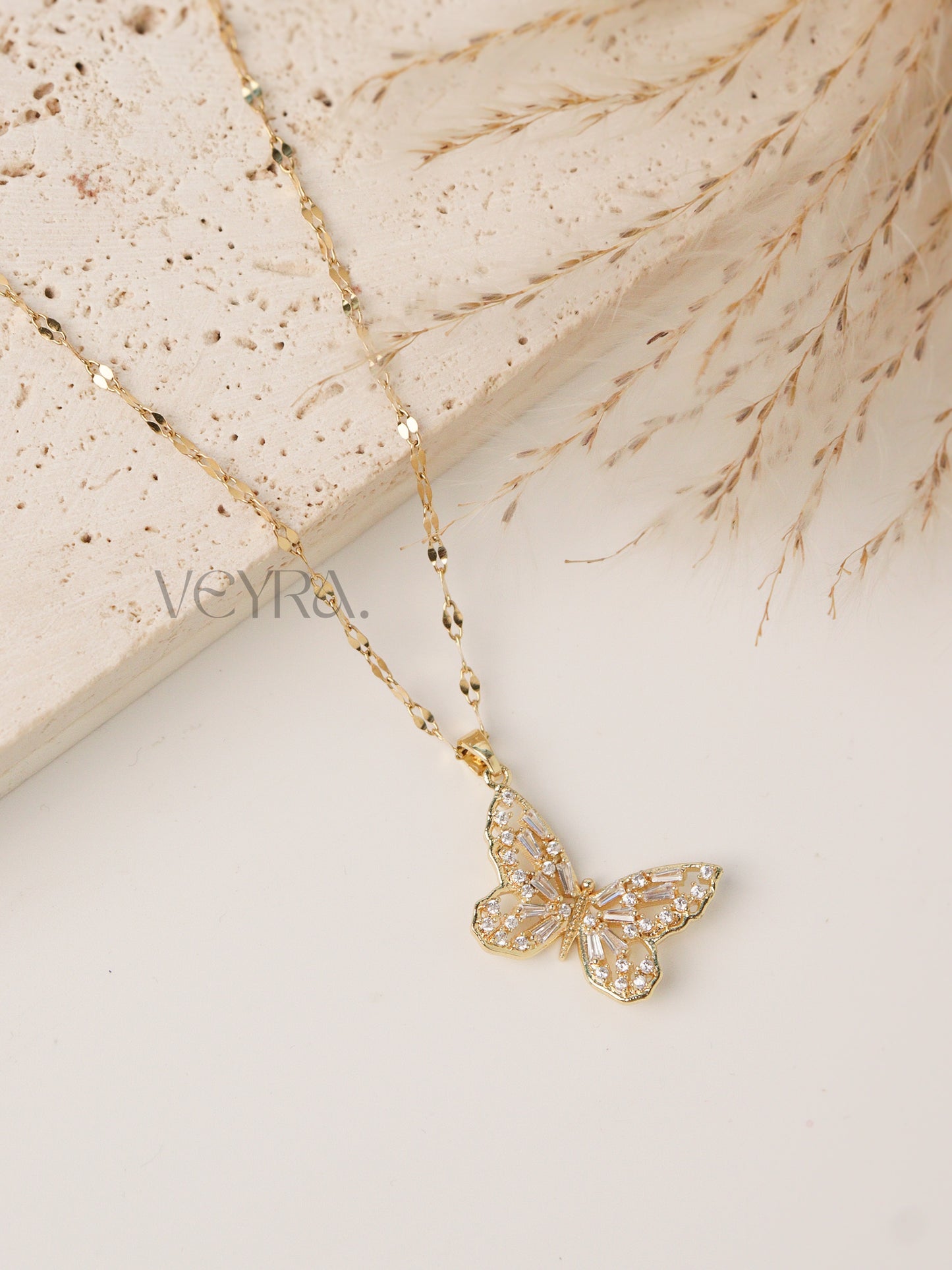 LUSTRE NECKLACE