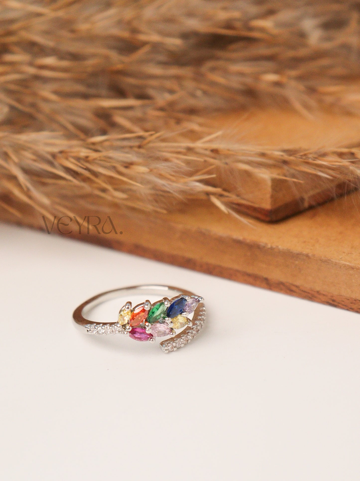 LEAFY STONE RING