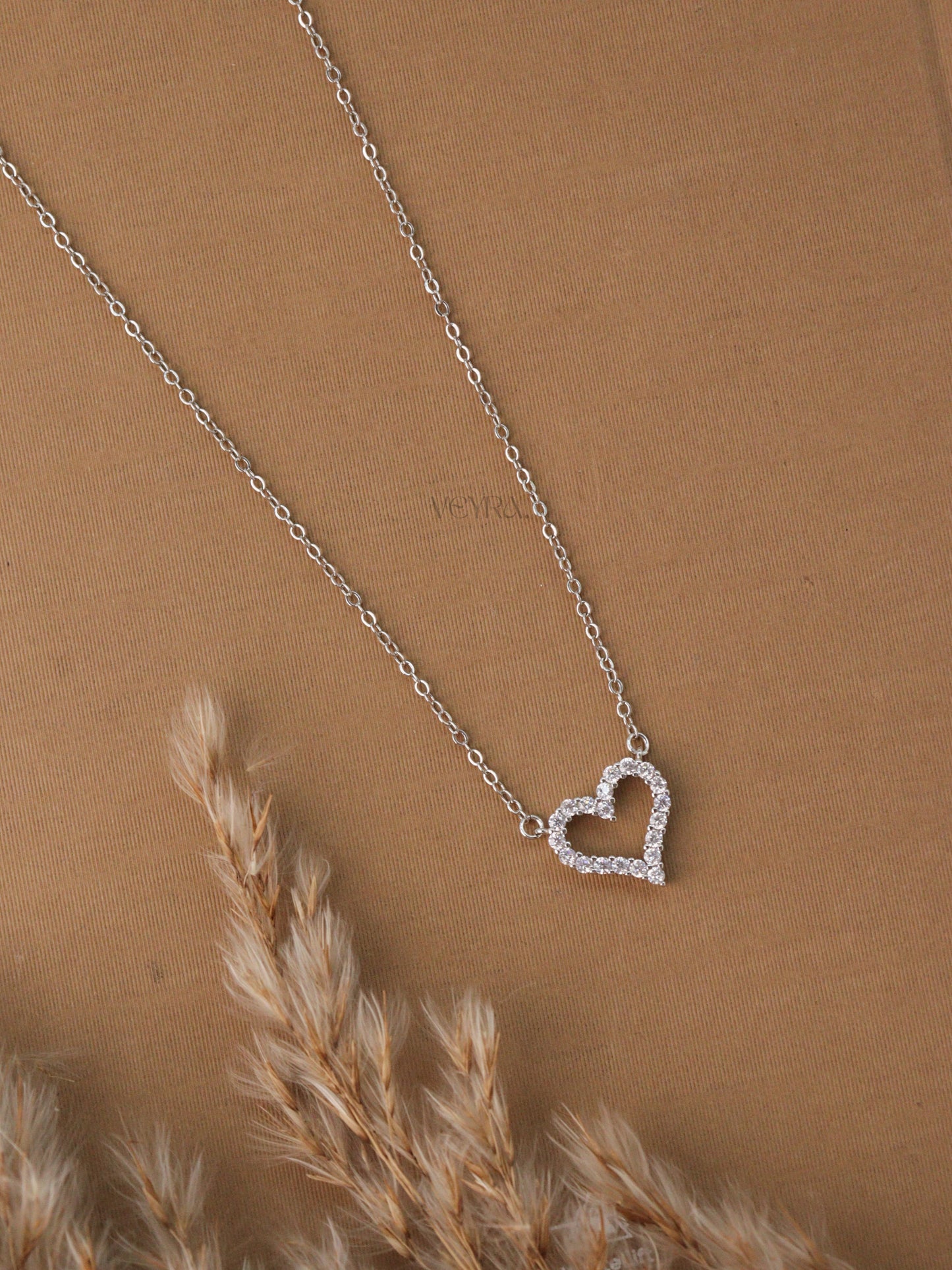 ARISTEA HEART NECKLACE