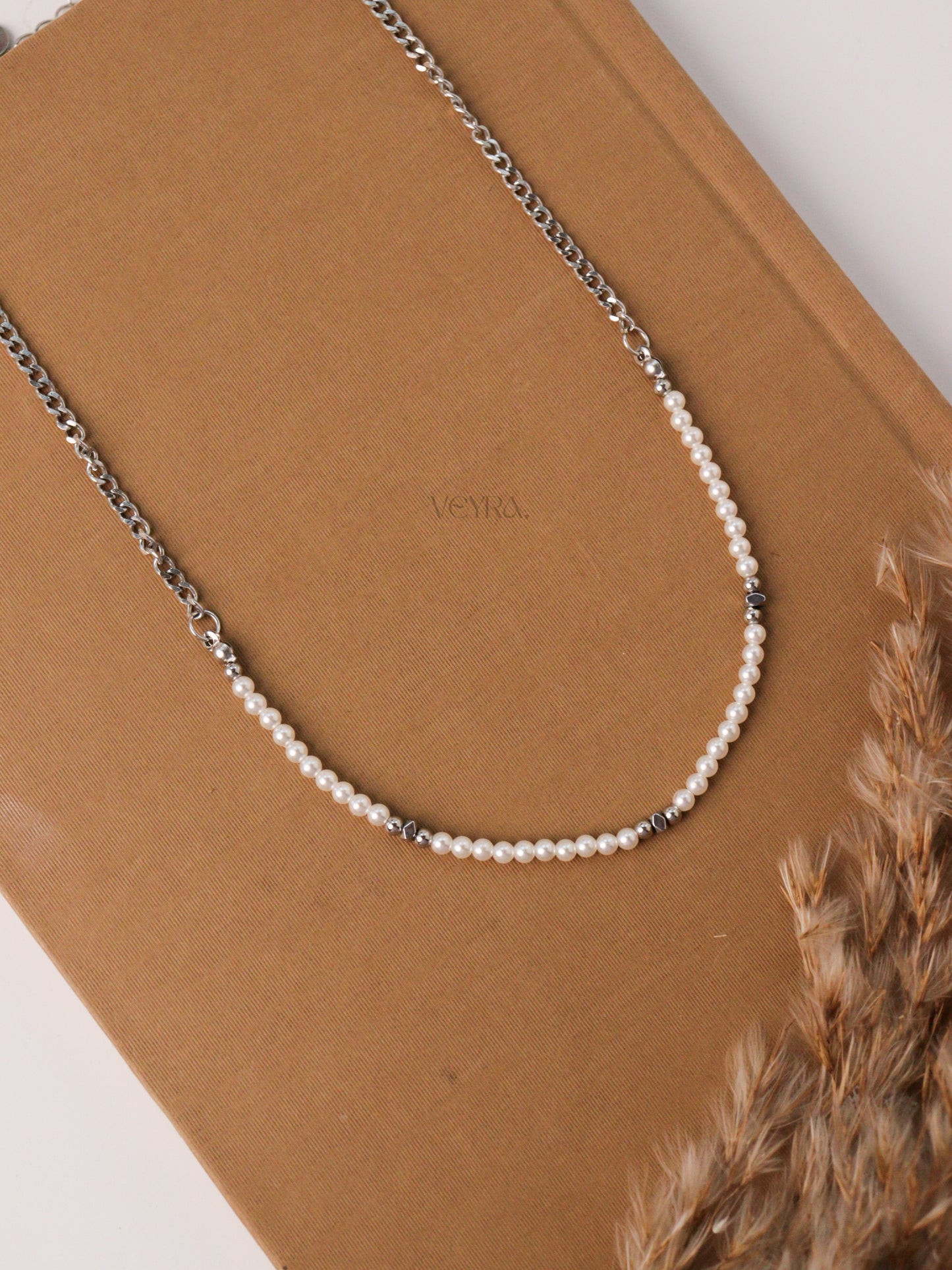 IRIDESCENCE NECKLACE