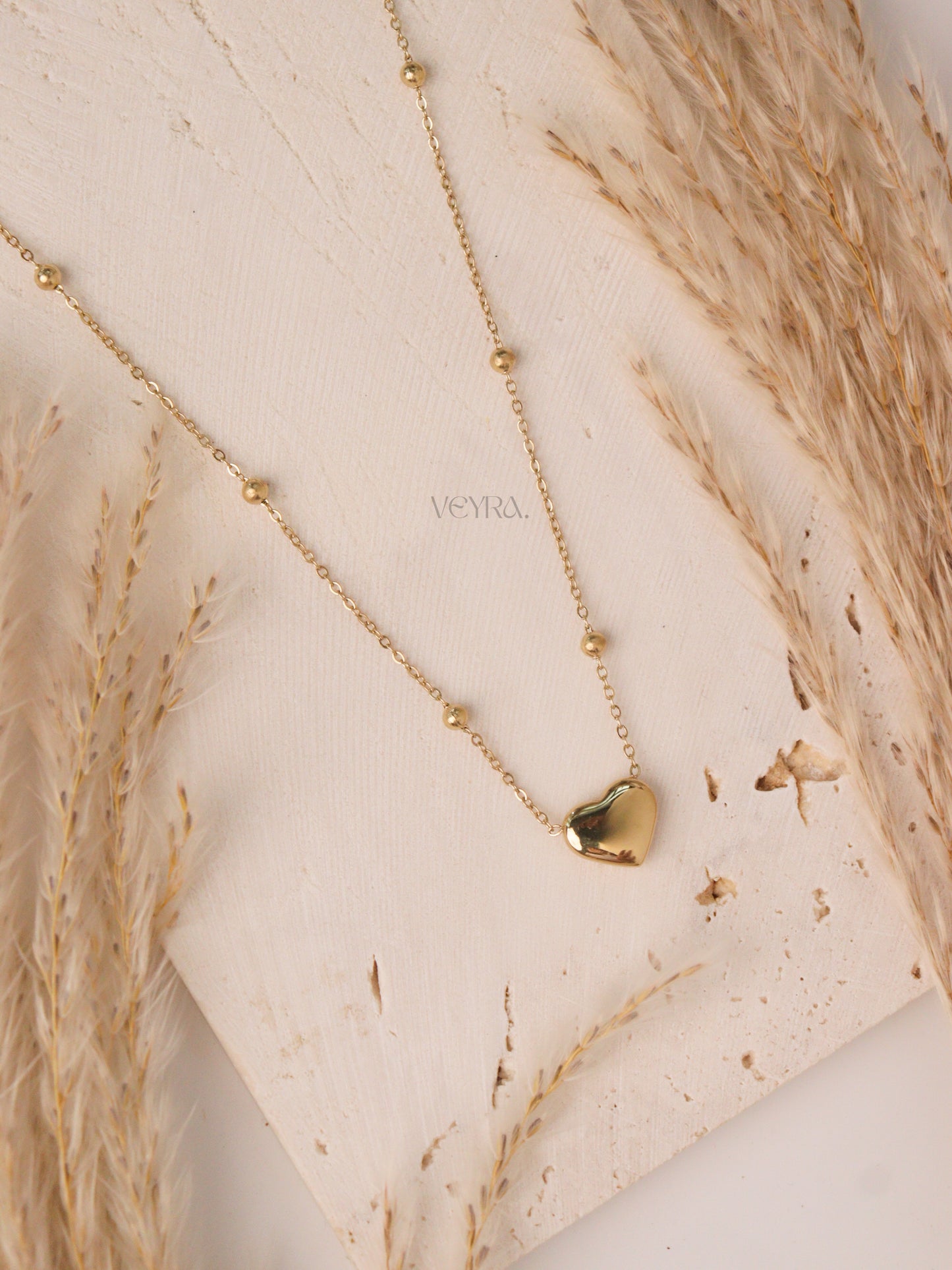 GOLDEN HEART NECKLACE