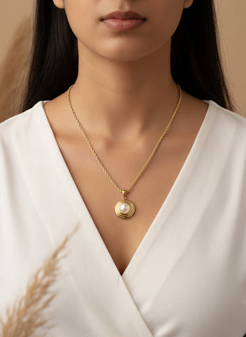 SOLAIRE NECKLACE