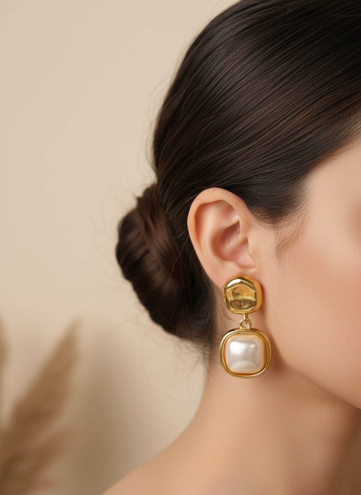 NOIRA EARRINGS