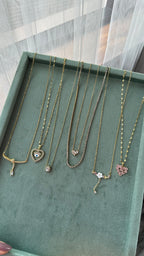 DROP NECKLACE