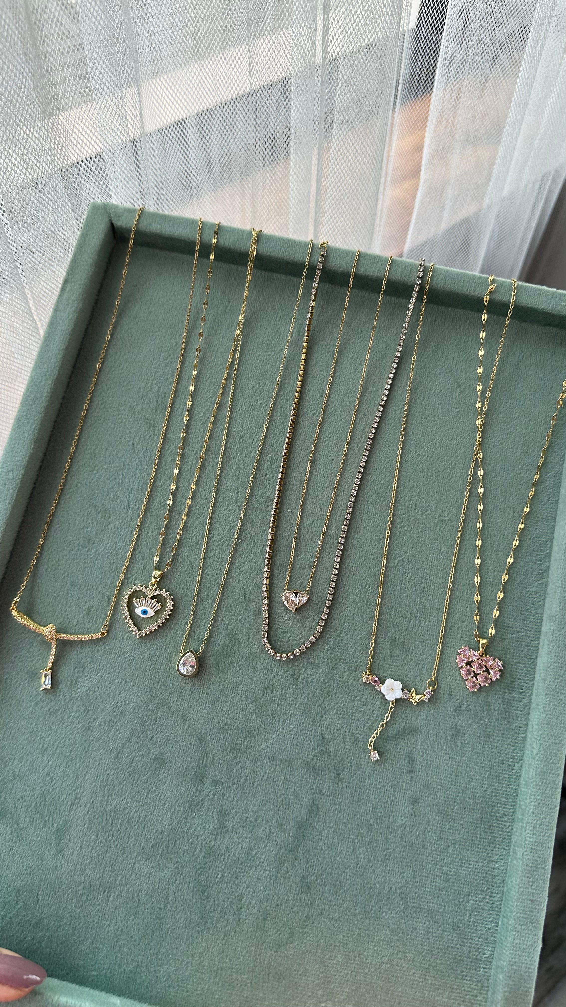 DROP NECKLACE