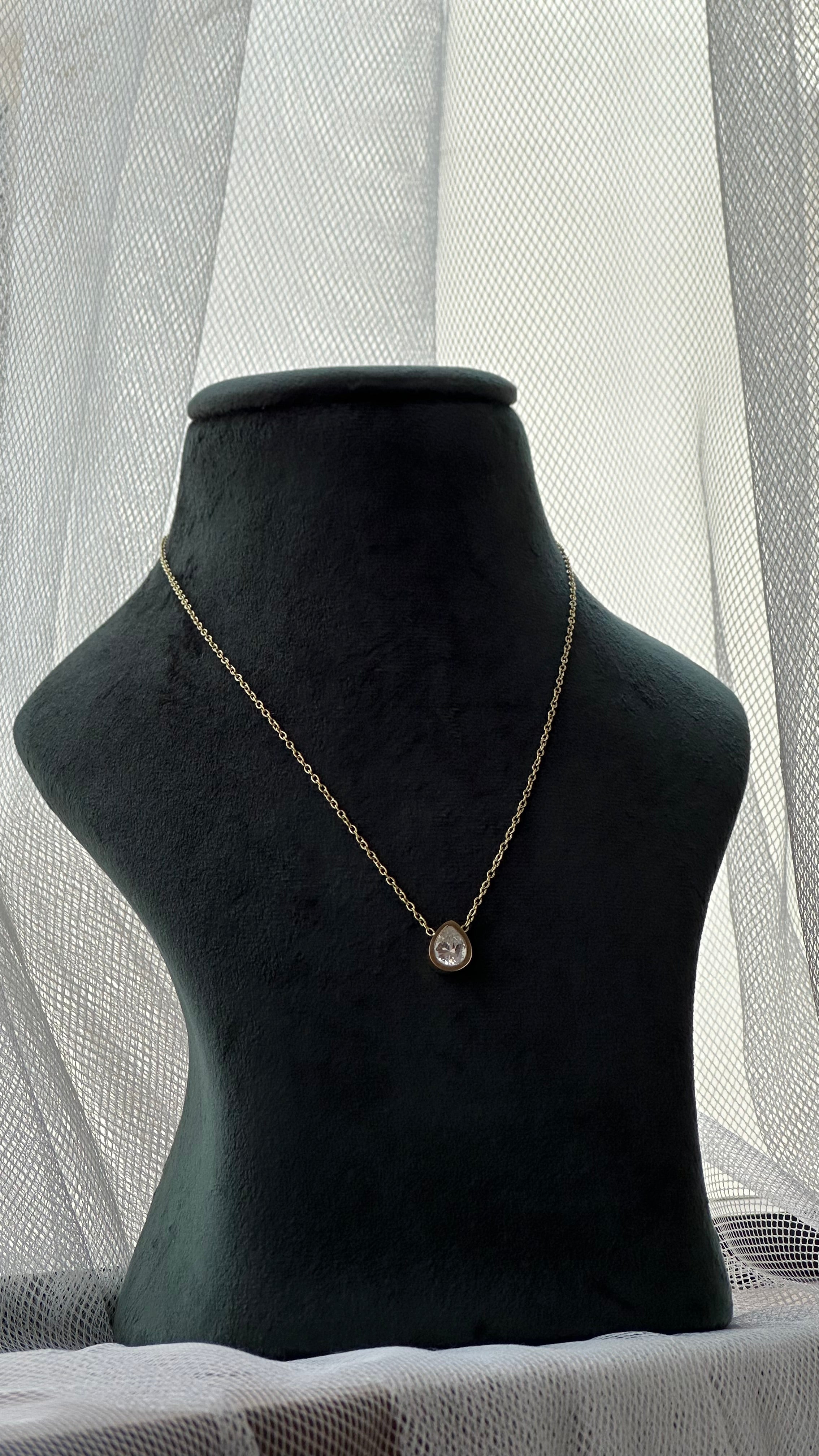 DROP NECKLACE