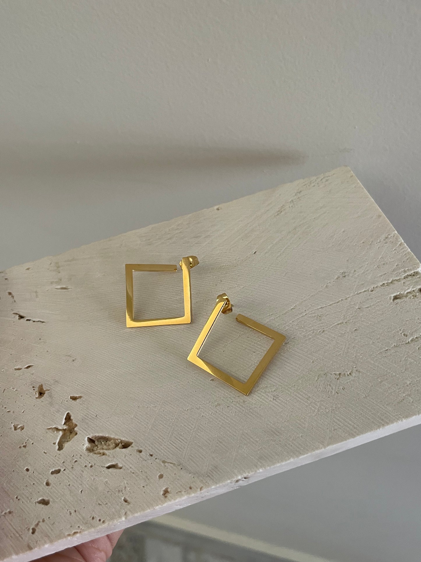 ANGLED LUXE EARRING