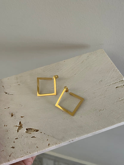ANGLED LUXE EARRING