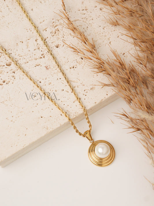 SOLAIRE NECKLACE