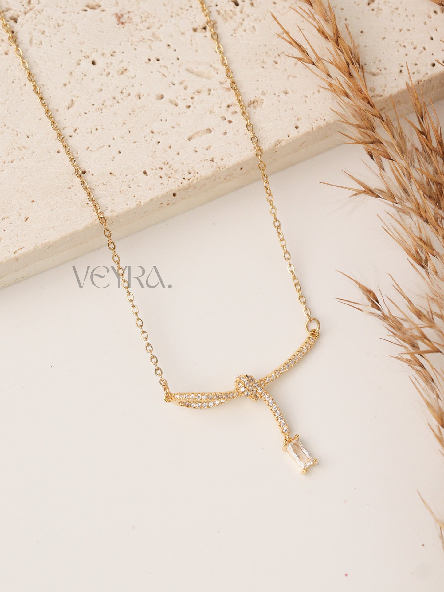 ETERNA NECKLACE
