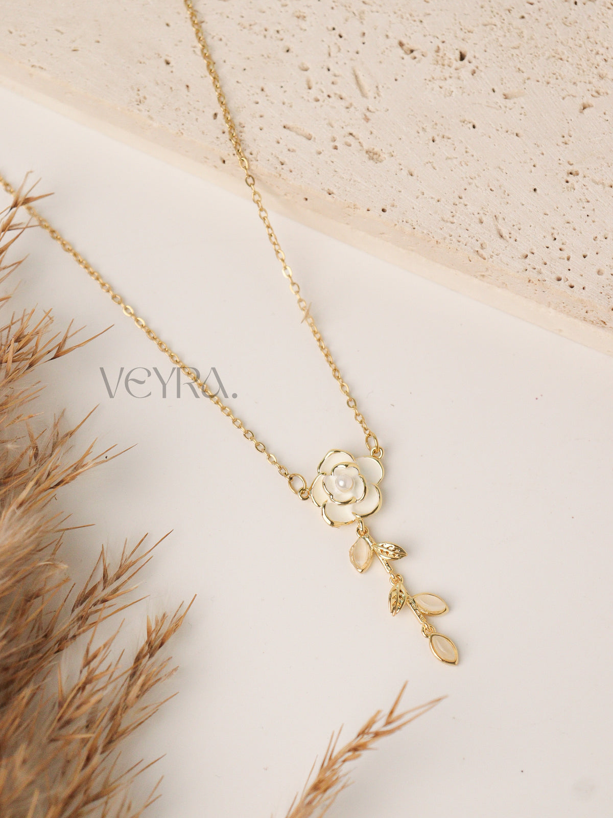 NOIR NECKLACE
