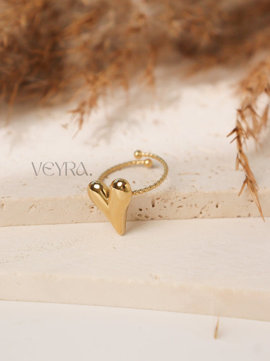 VALOURA HEART RING