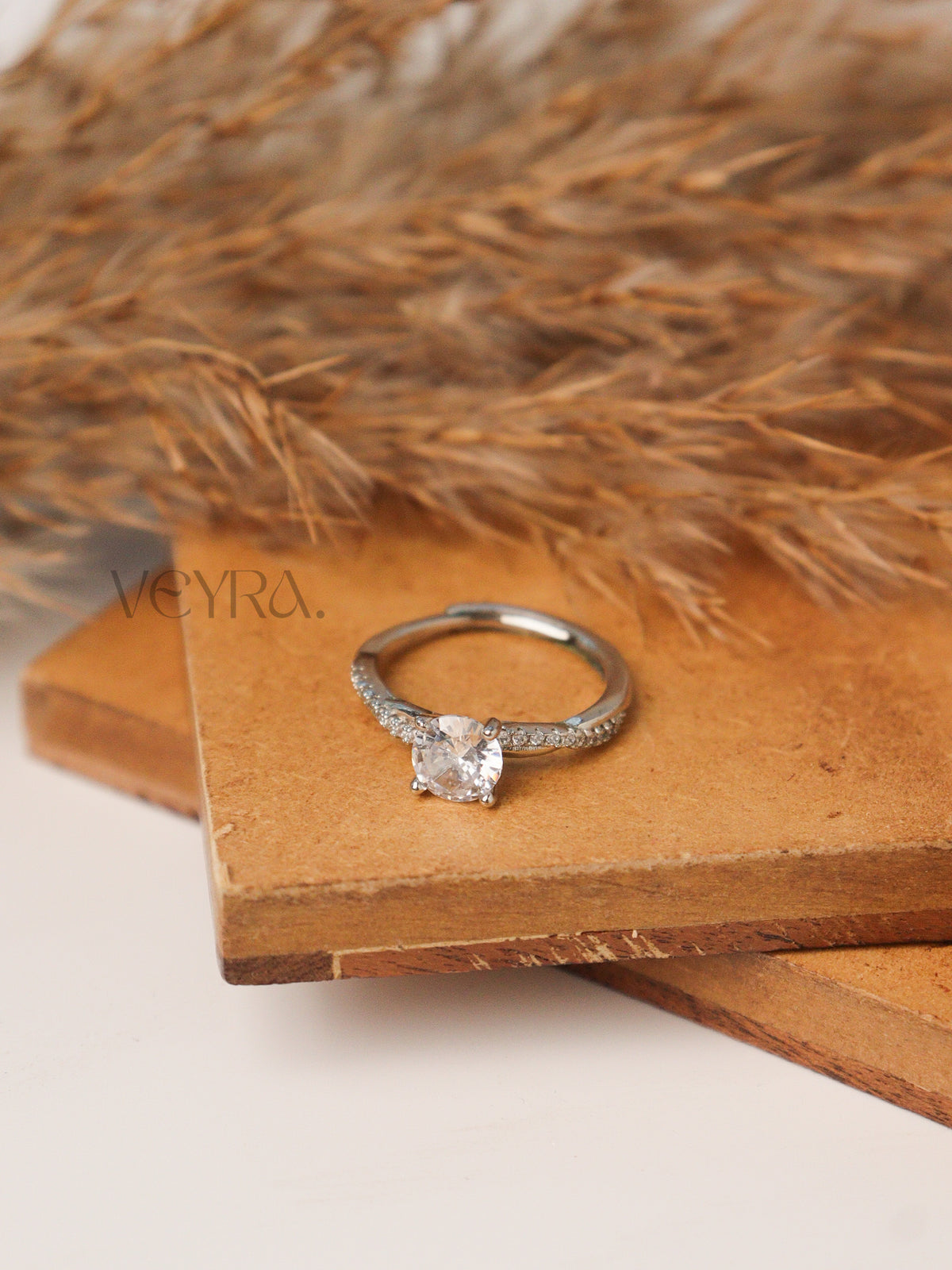 ELARA STONE RING