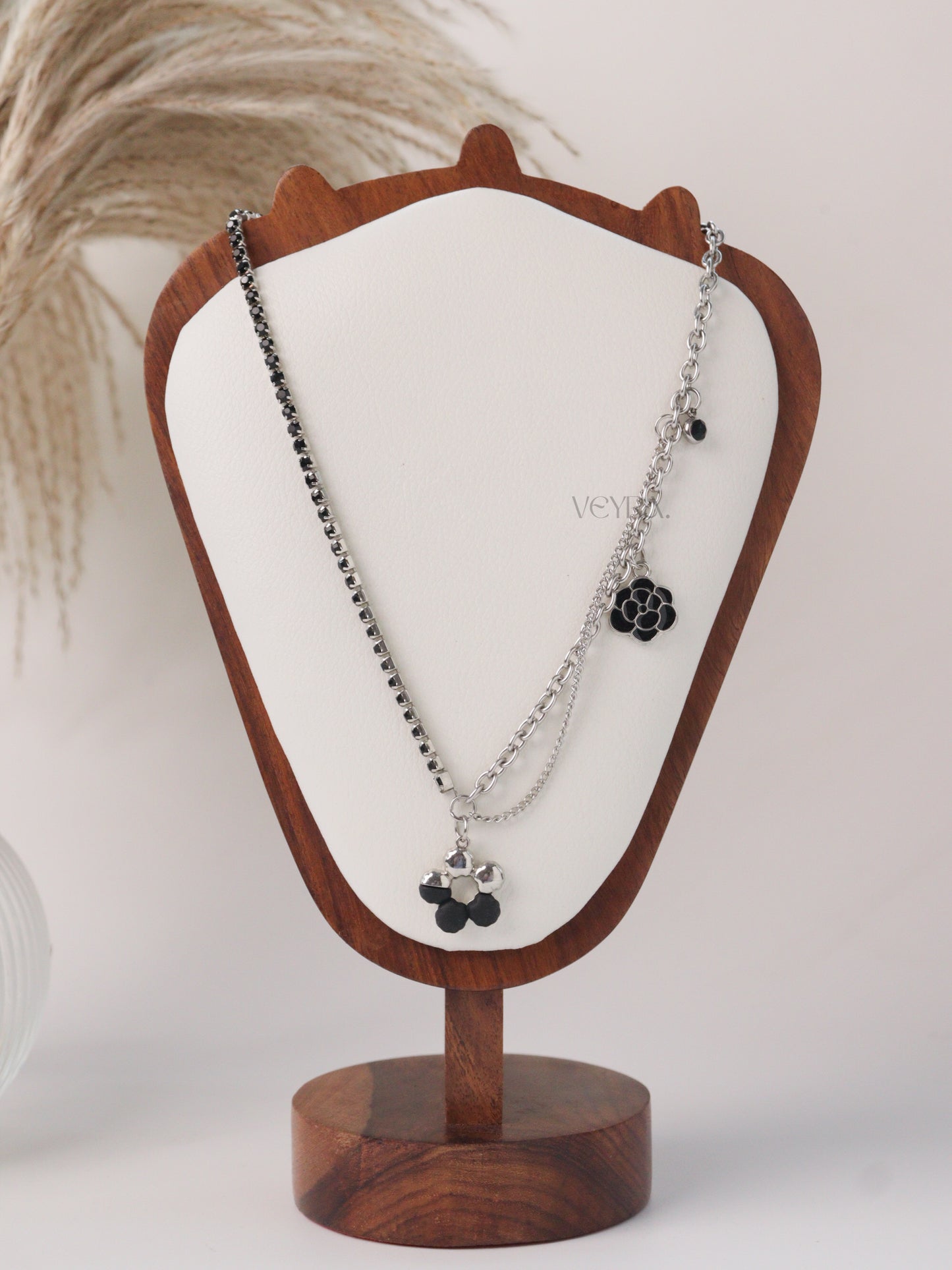NEXUS NECKLACE