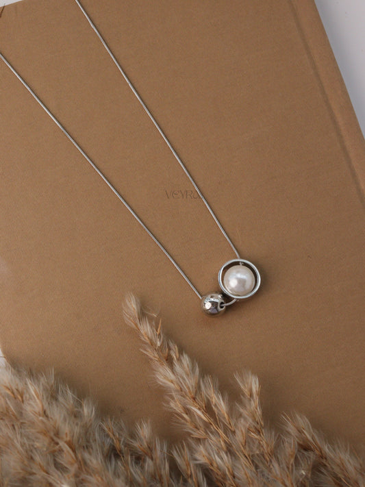 PEARLO NECKLACE