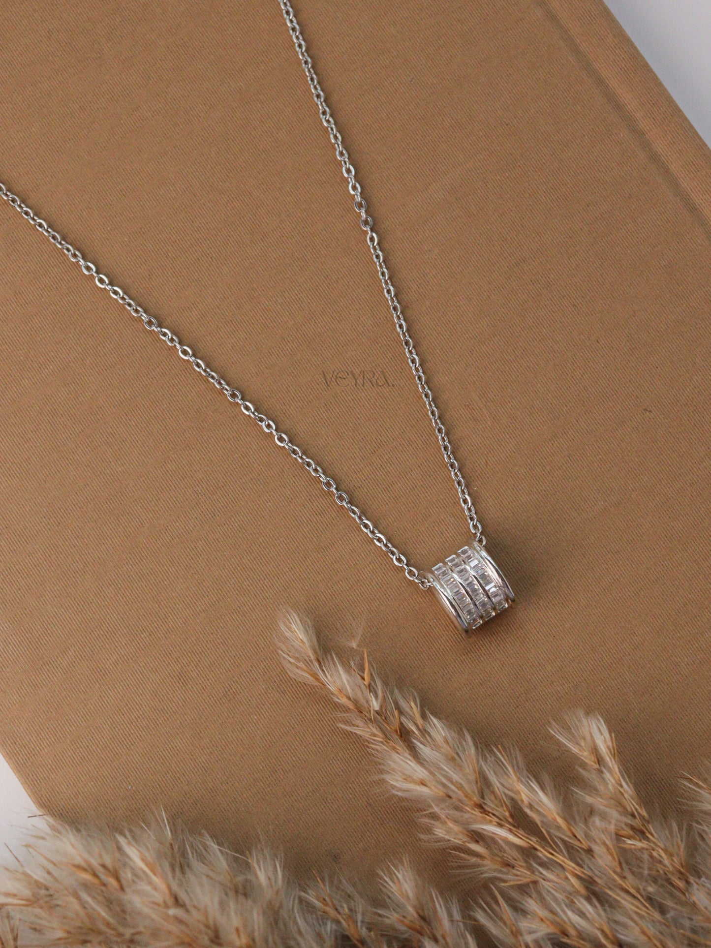 VEYRA GLOW NECKLACE
