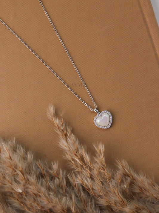 GLOW HEART NECKLACE