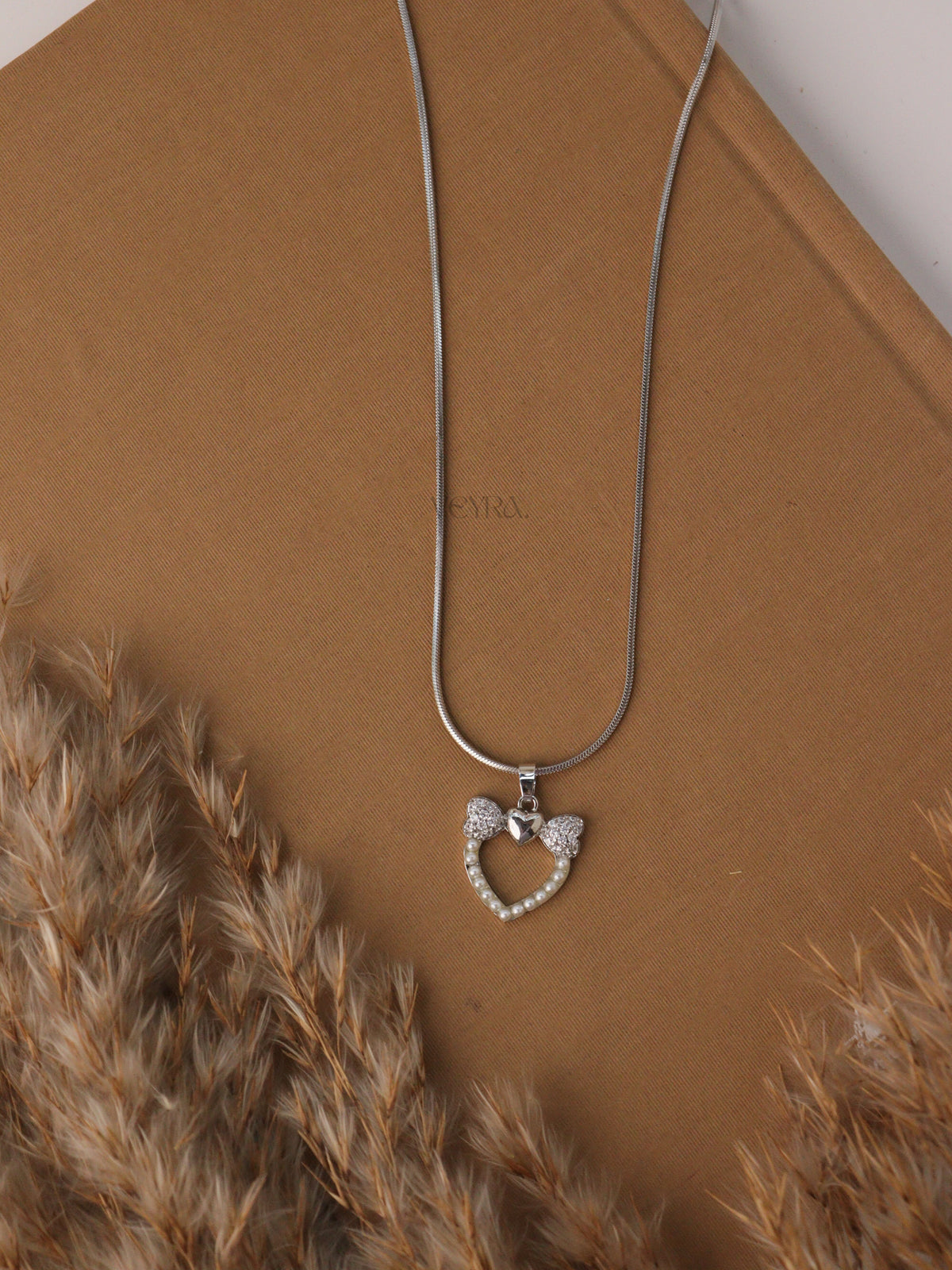 ZYRA HEART NECKLACE