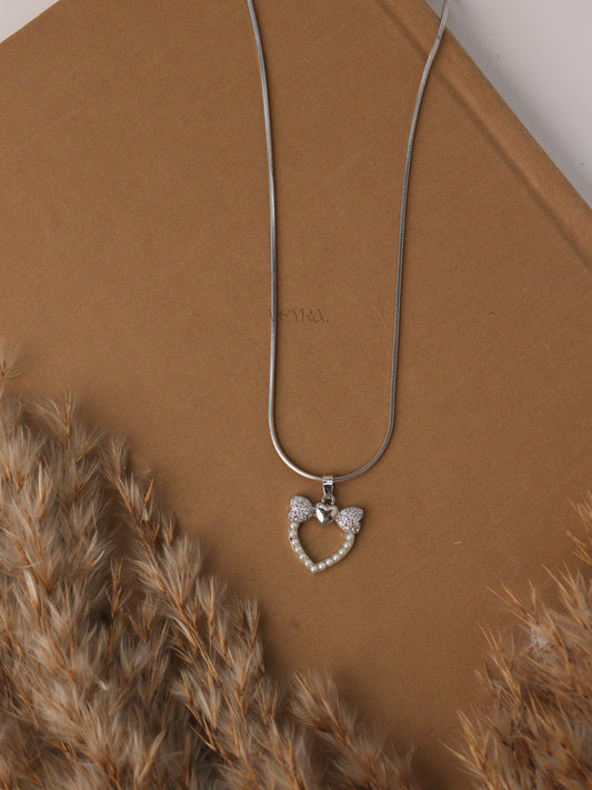 ZYRA HEART NECKLACE