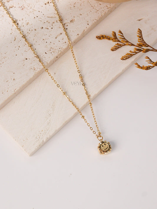 SMILEY NECKLACE