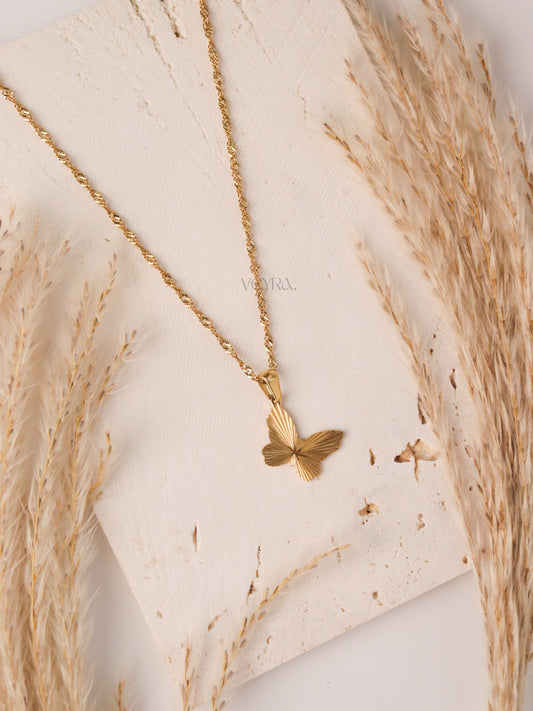 GOLDEN BUTTERFLY NECKLACE