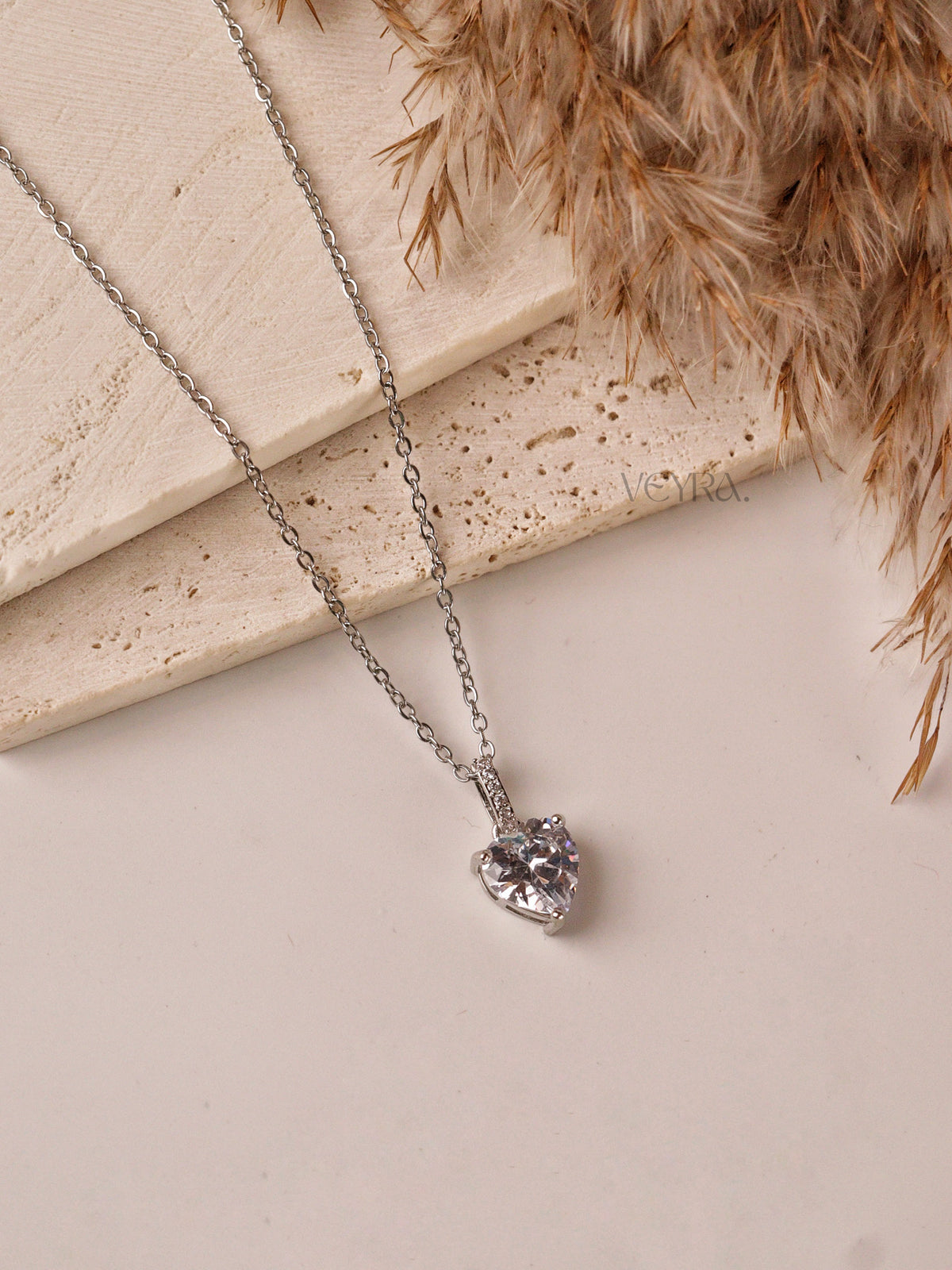 EVELORA NECKLACE