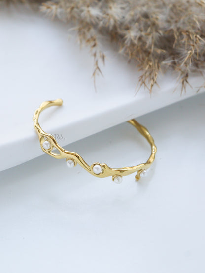 CYNARA PEARL CUFF BRACELET