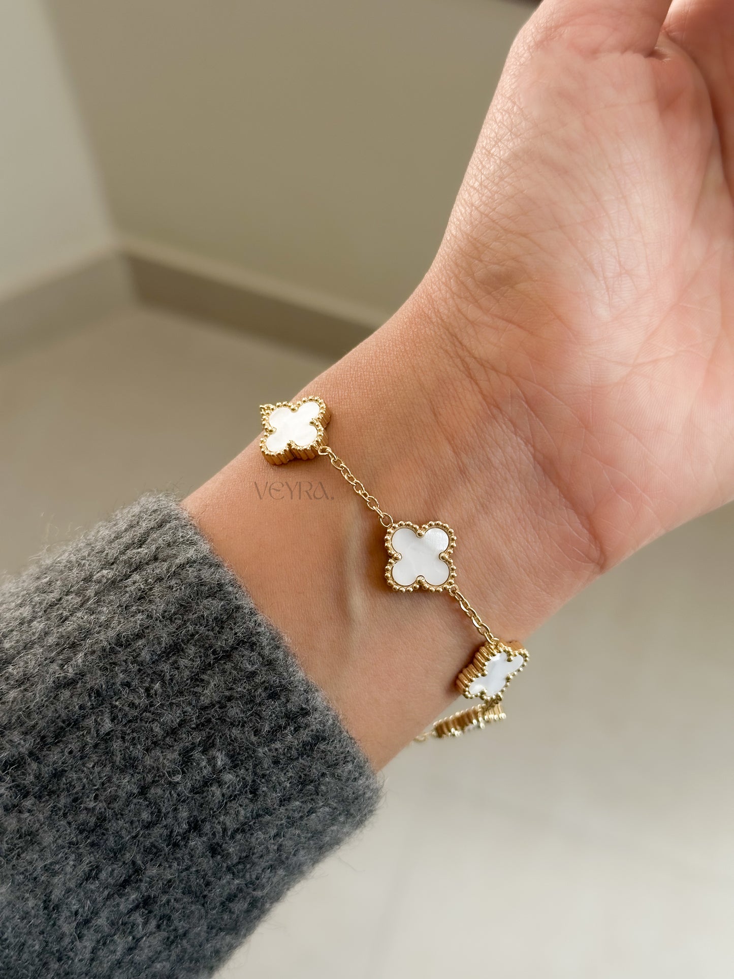 REVERSIBLE CLOVER BRACELET